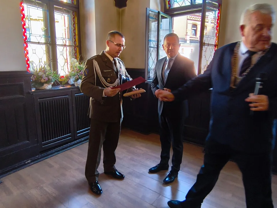 Lekarze z sercem uhonorowani w Nowej Rudzie! Wzruszająca uroczystość w ratuszu [zdęcia]