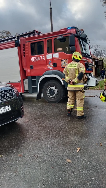 Kudowa-Zdrój. Mężczyzna zasłabł za kierownicą i uderzył w budynek