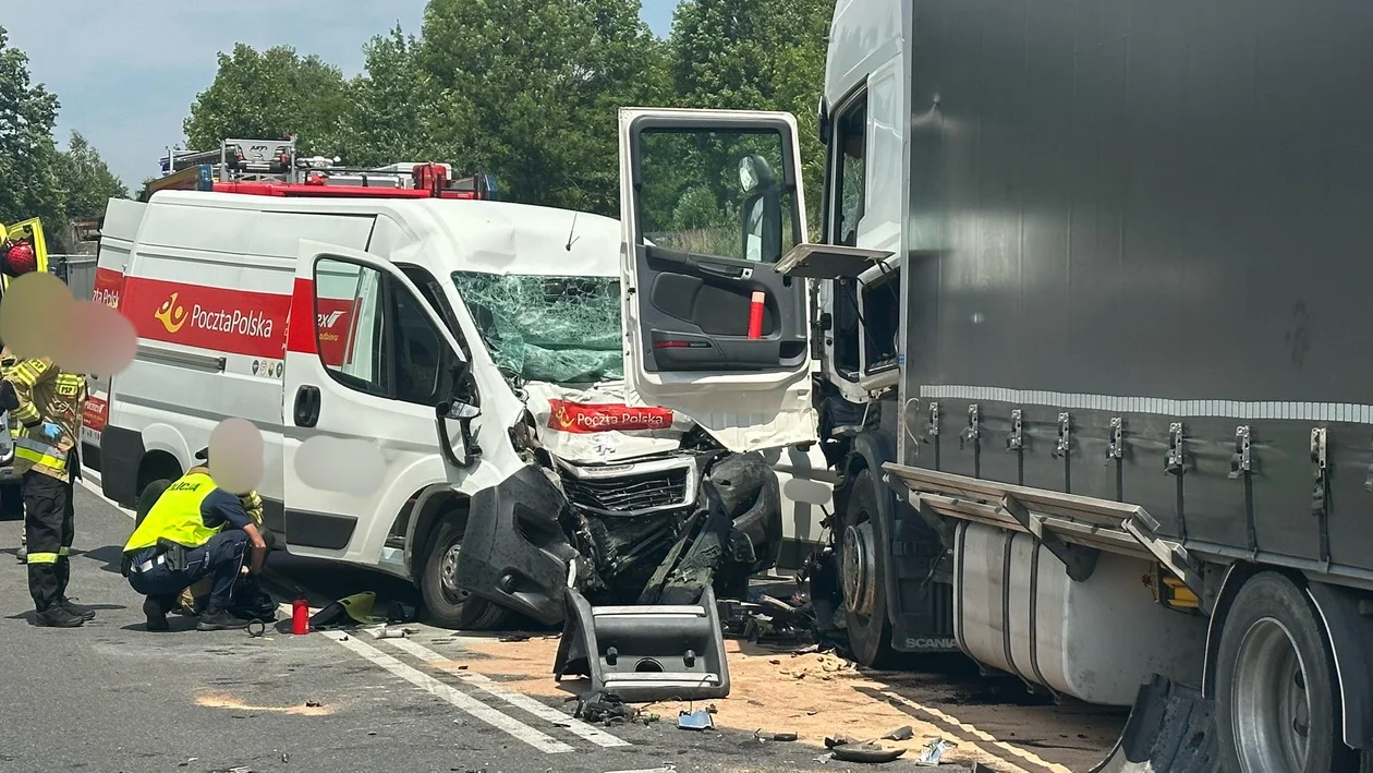 Świecko. Czołowe zderzenie busa i ciężarówki. Trwa reanimacja