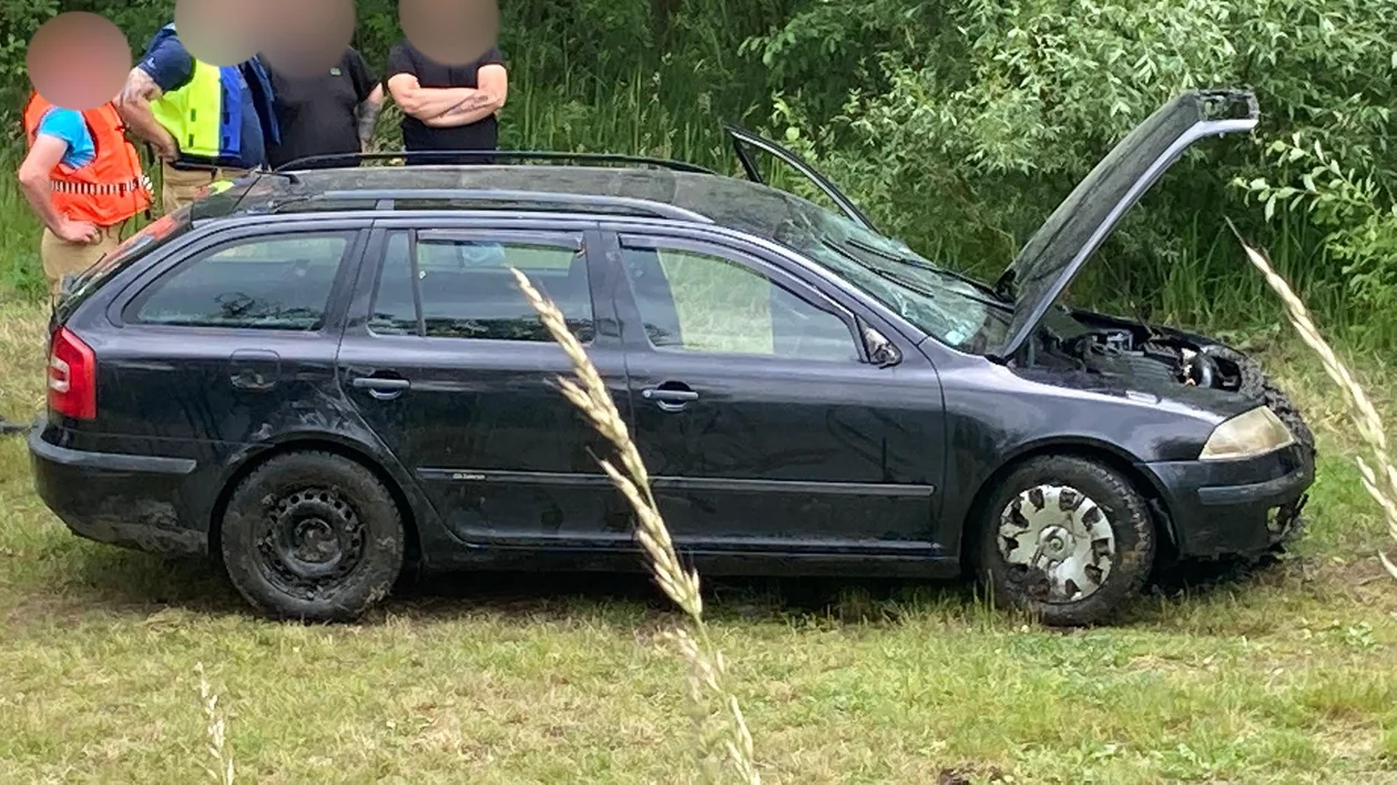 Gorzuchów. Auto spadło ze skarpy. Potrzebna była pomoc specjalistycznej grupy