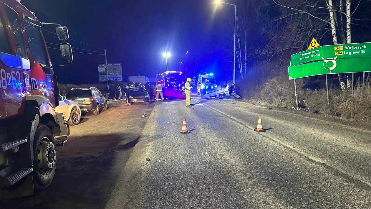 Nowa Ruda - wypadek przy rondzie - Zdjęcie główne