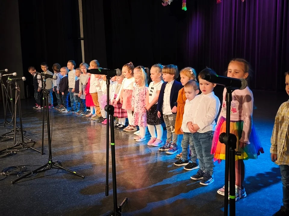 Nowa Ruda. Kolorowy Festiwal Piosenki Przedszkolnej w Miejskim Ośrodku Kultury [galeria]