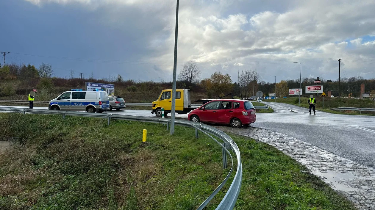 Bystrzyca Kłodzka. Zderzenie na skrzyżowaniu. Dwie osoby trafiły do szpitala