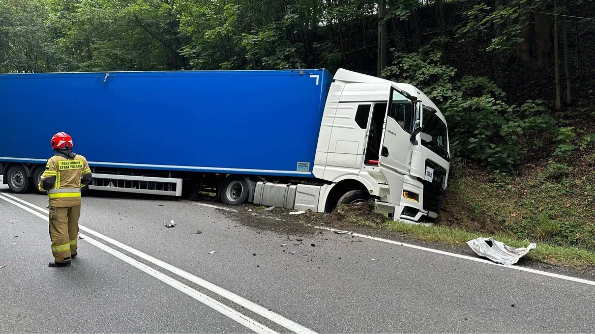 Groźny wypadek na DK 46. Droga całkowicie zablokowana