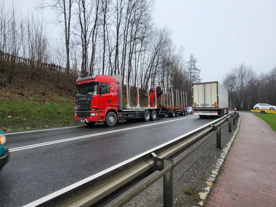 Groźne zdarzenia na krajowej ósemce. Ruch odbywa się wahadłowoGroźne zdarzenia na krajowej ósemce. Ruch odbywa się wahadłowo