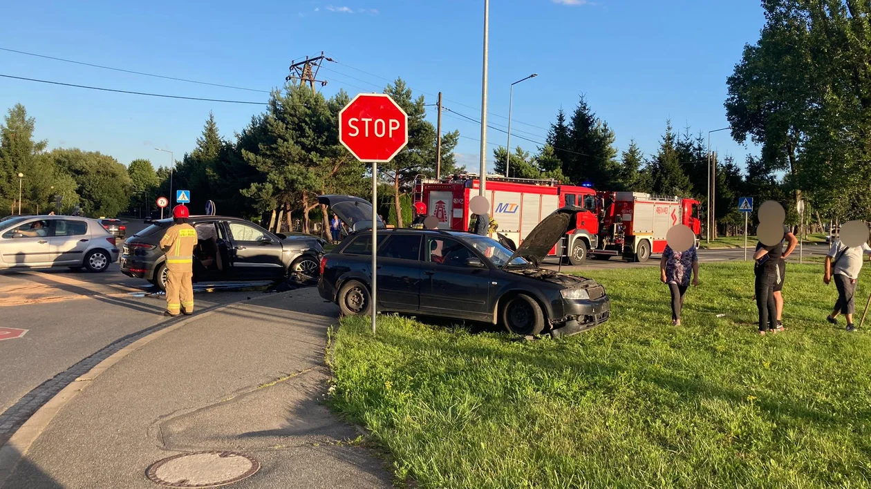 Kolizja na Zajęczej i Objazdowej. Porsche uderzyło w Audi