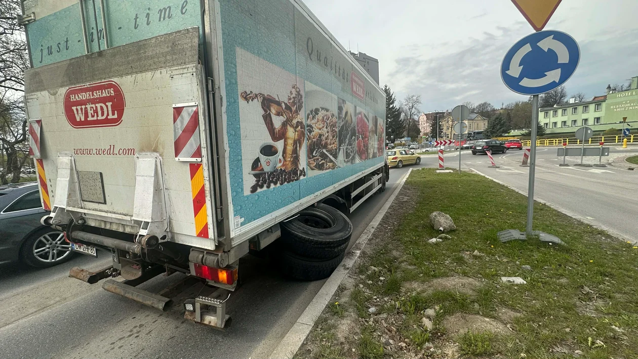 Kłodzko - awaria ciężarówki w centrum miasta