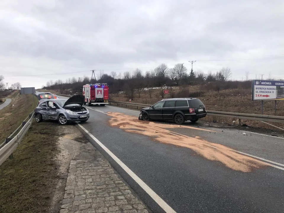 Wypadek na DK-33 jedna osoba trafiła do szpitala