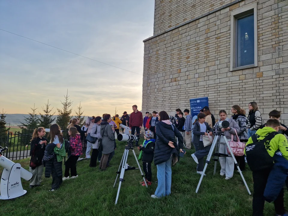 Gmina Radków. Ponad 50. uczestników w drugiej edycji Warsztatów Astronomicznych "Łączą nas gwiazdy" [zdjęcia]