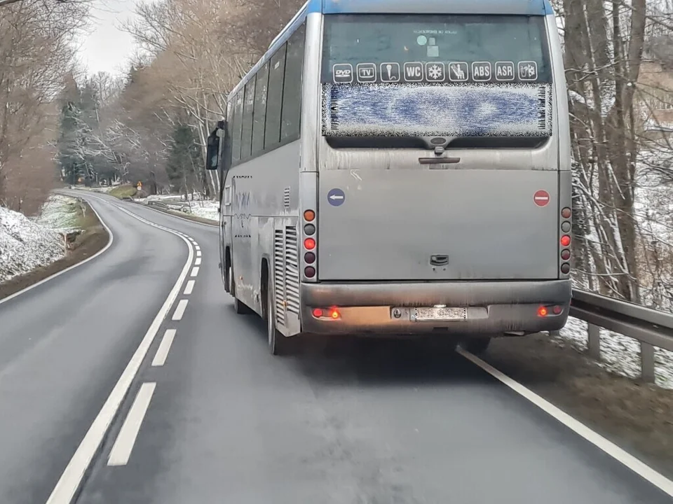 Powiat Kłodzki. Dzięki zgłoszeniu zaniepokojonych kierowców, udało się uniknąć tragedii - Zdjęcie główne