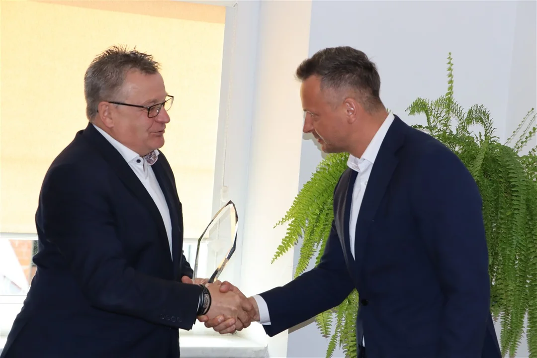 Gmina Kłodzko. Statuetka Jaskra 2025 w kategorii Sponsor Roku dla Holcim Polska S.A. [zdjęcia]
