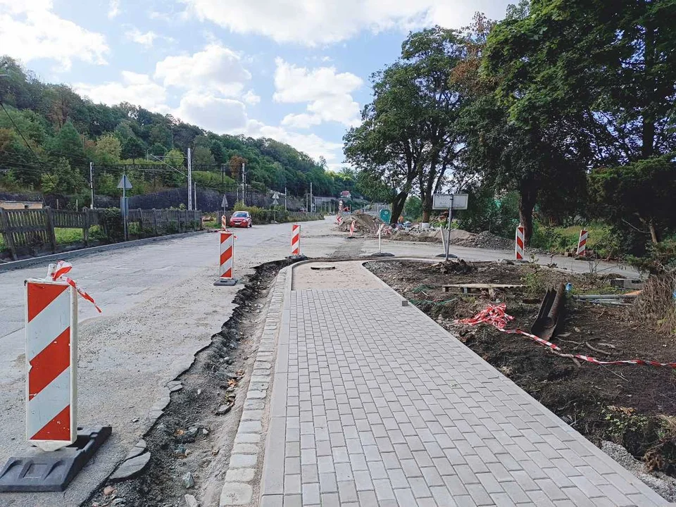 Kłodzko. Trwają prace przy korycie rzeki i remont ulic