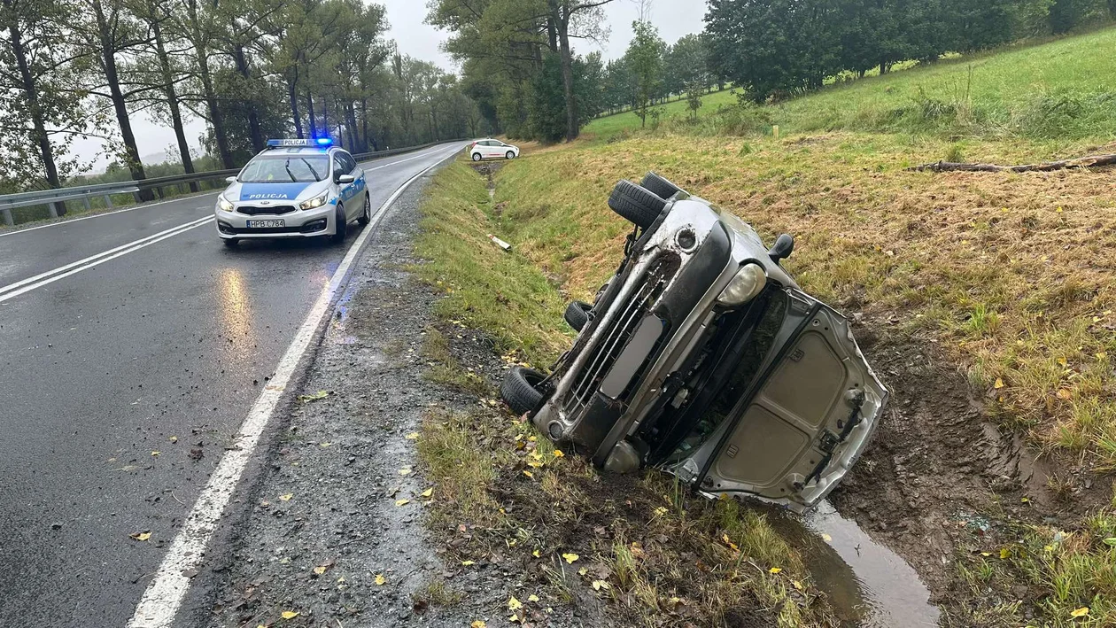 Podzamek. Stracił panowanie nad pojazdem [zdjęcia]