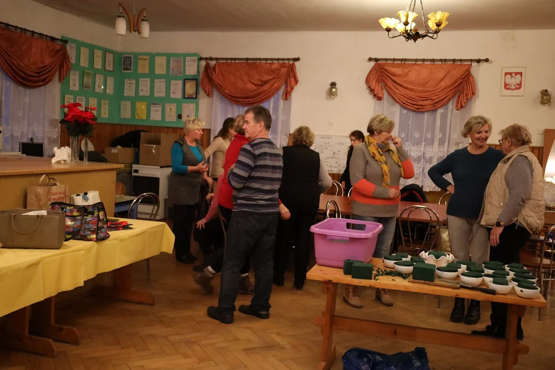 Gmina Szczytna. Warsztaty "Ozdoby Bożonarodzeniowe" w Wolanach [galeria]