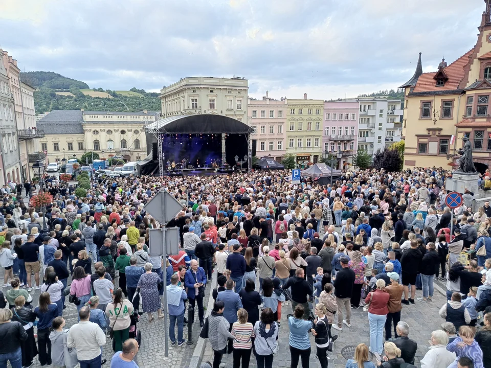 Nowa Ruda. Rozpoczął się Festiwal Góry Literatury. Tłumy na koncercie Vito Bambino