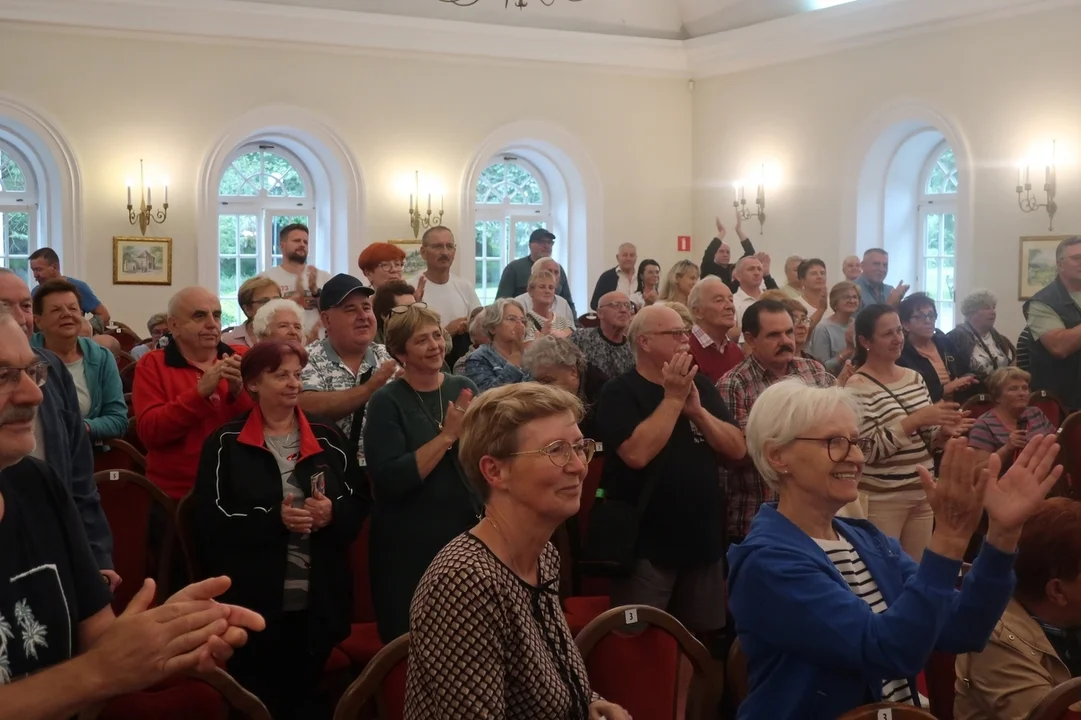 Duszniki-Zdrój. Cudowny koncert muzyki filmowej (i nie tylko) na deskach Teatru Zdrojowego.