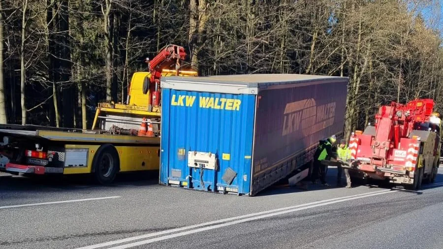 Zielone Ludowe - kolejna ucieczka naczepy na DK8