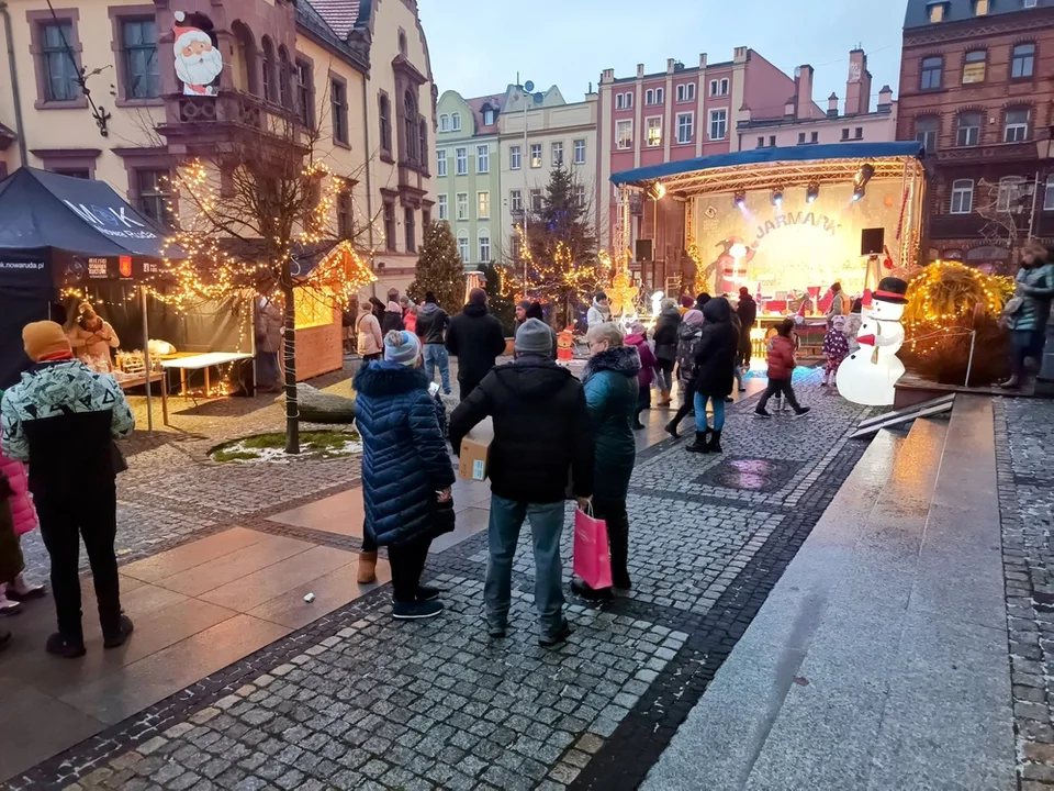 Nowa Ruda. Rozpoczął się Jarmark Bożonarodzeniowy [galeria]