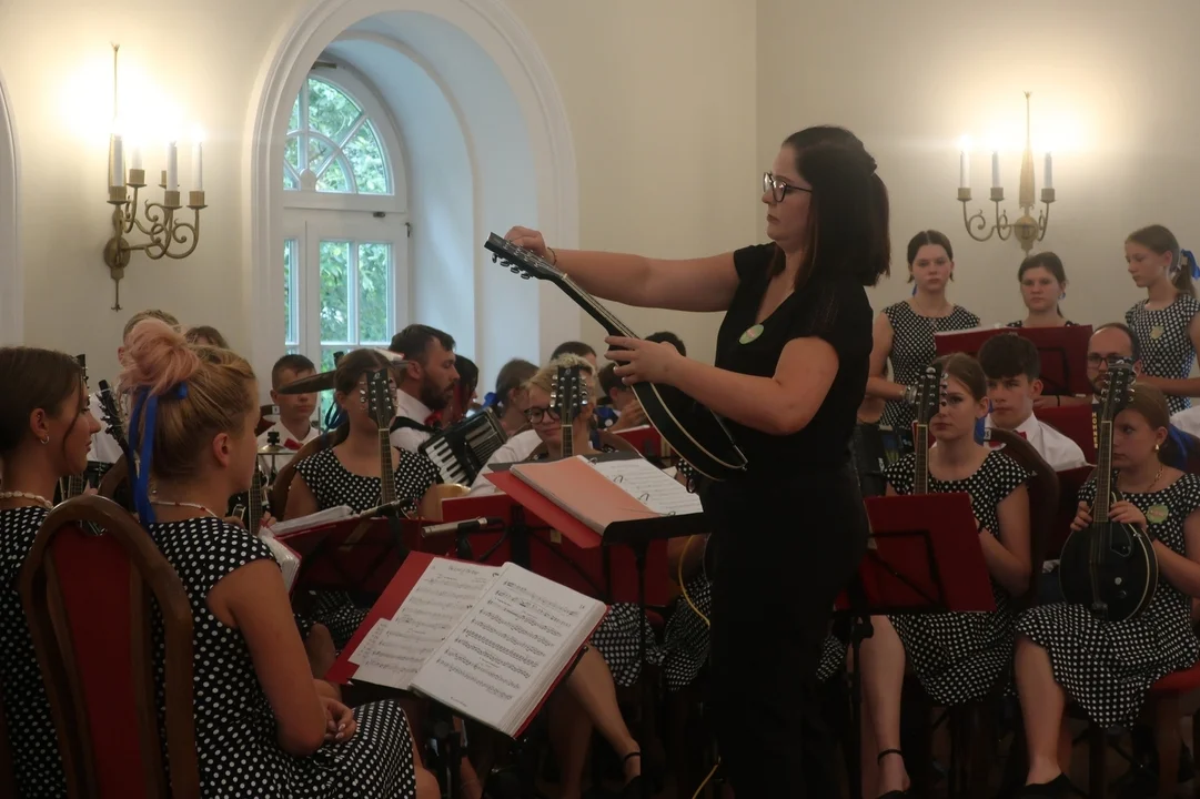 Duszniki-Zdrój. Cudowny koncert muzyki filmowej (i nie tylko) na deskach Teatru Zdrojowego.