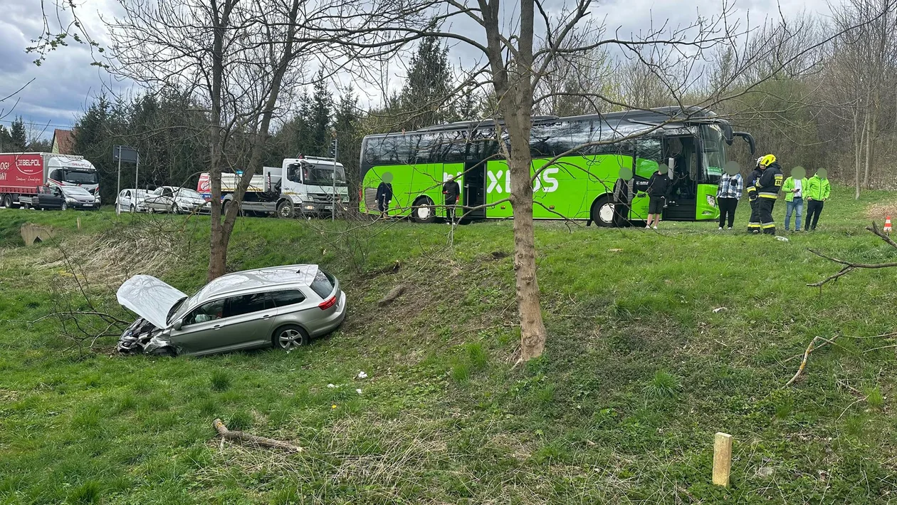 Szalejów Górny. Kolizja na krajowej ósemce. Są poszkodowani