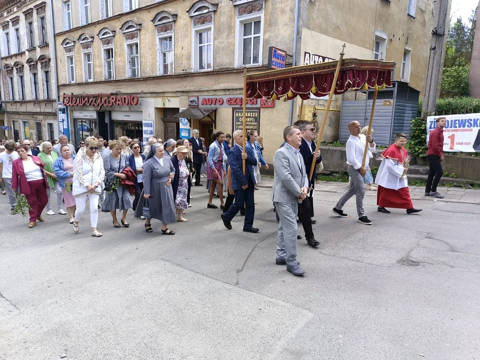 Boże Ciało w Nowej Rudzie. Ulicami przeszła uroczysta procesja [galeria]