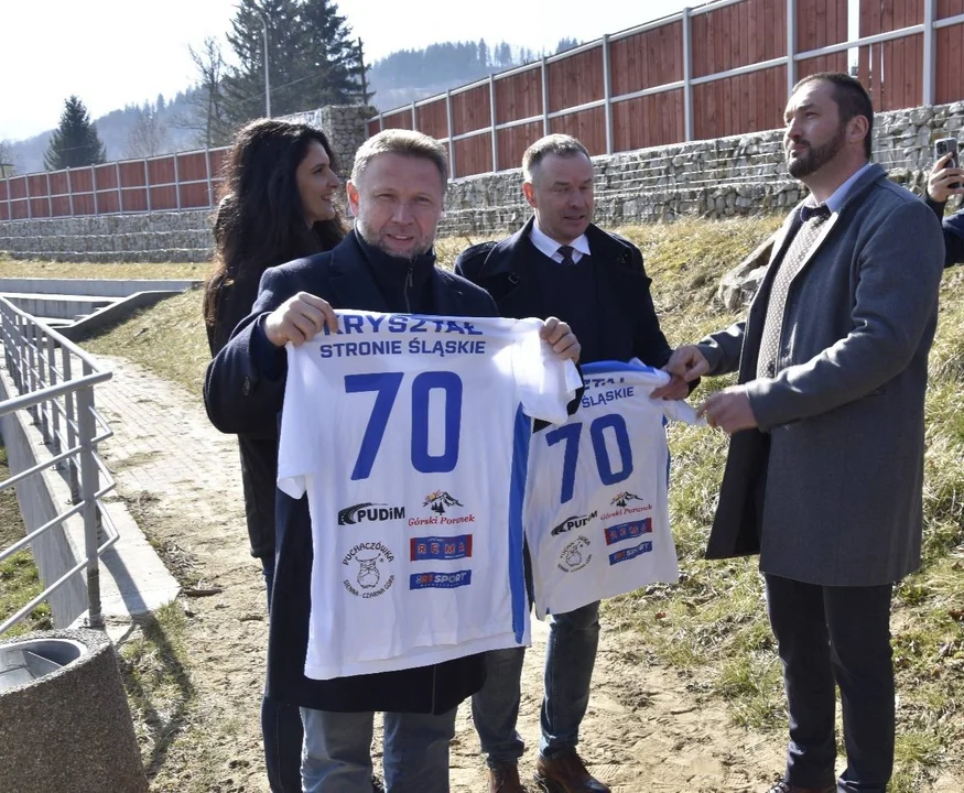 Stronie Śląskie. Niemal 35 mln zł na odbudowę krytej pływalni i stadionu [galeria] - Zdjęcie główne