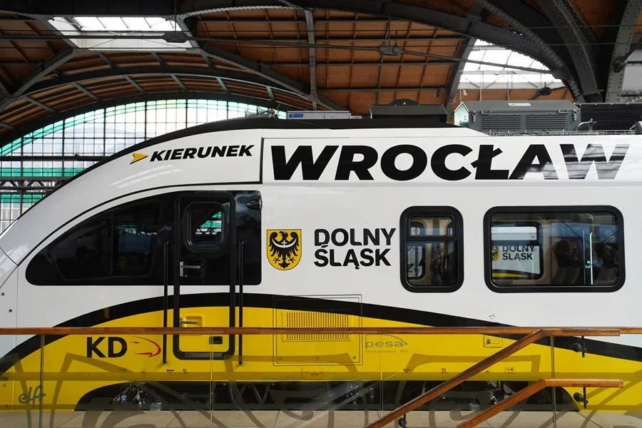 Pociągiem KD w mniej niż godzinę z Kłodzka do Wrocławia - Zdjęcie główne