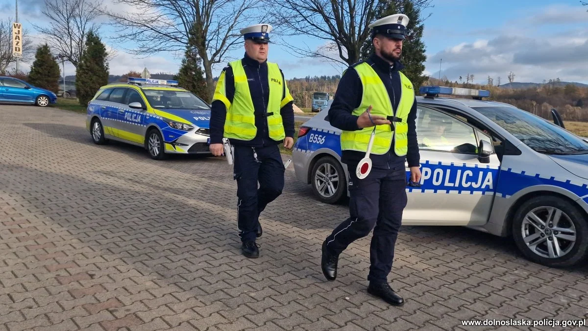 „Bezpieczna ósemka” - policjanci przypominali o bezpieczeństwie na drodze