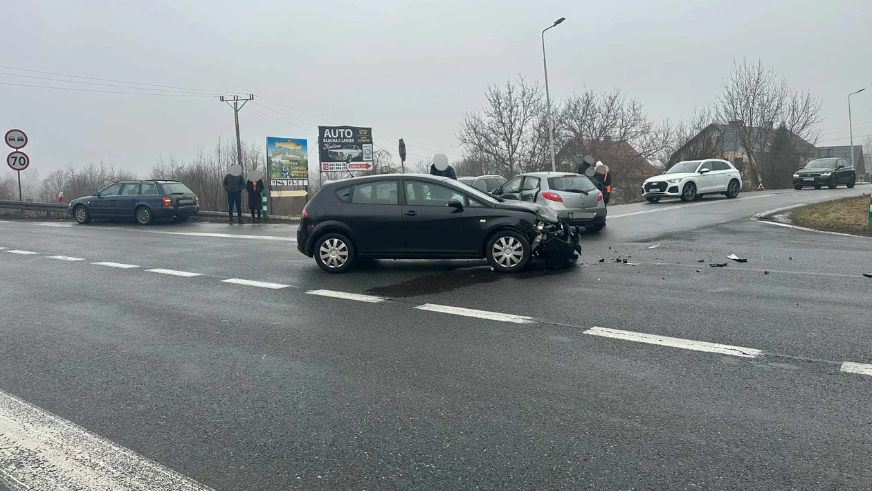 Kłodzko - wypadek na skrzyżowaniu Zamiejska - Piłsudskiego (DK8) - Zdjęcie główne