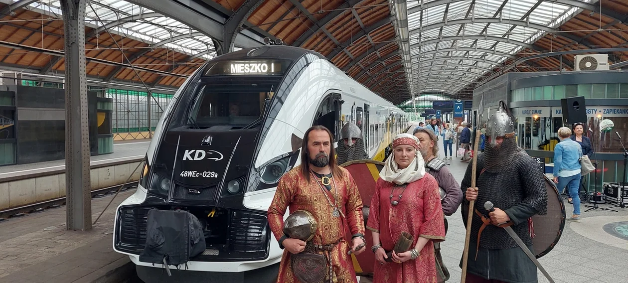 Poczet królów i książąt na pociągach Kolei Dolnośląskich - Zdjęcie główne