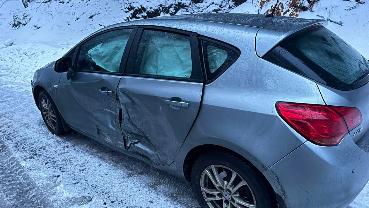 Porzucił auto i uciekł z miejsca zdarzenia, zostawiając matkę z dzieckiem bez pomocy [galeria]