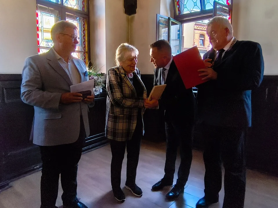 Lekarze z sercem uhonorowani w Nowej Rudzie! Wzruszająca uroczystość w ratuszu [zdęcia]