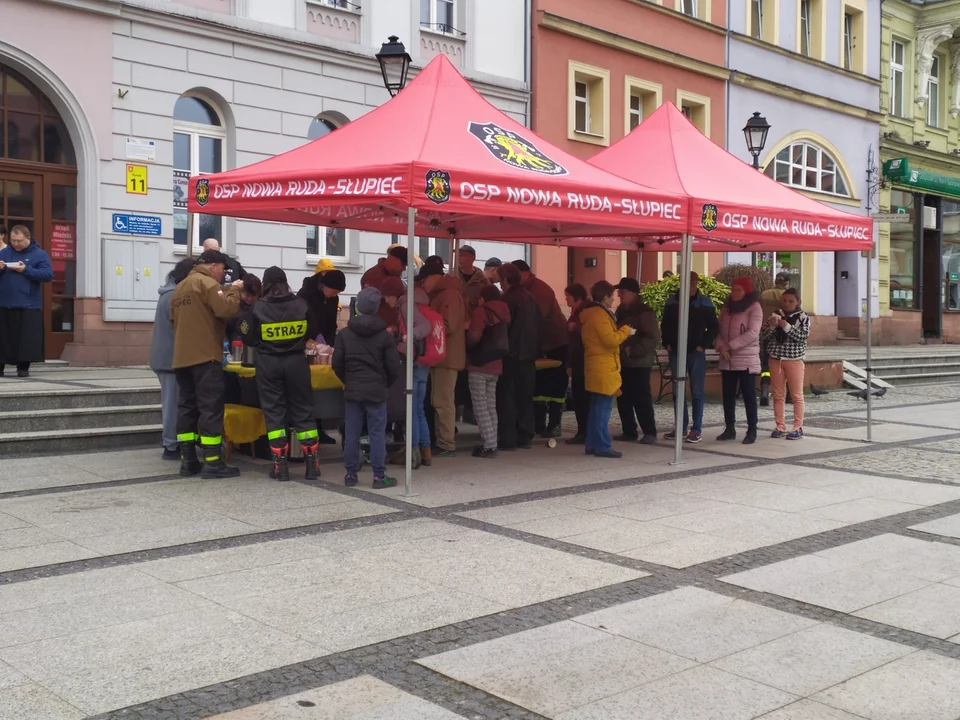 Śniadanie Wielkanocne w Nowej Rudzie. Dużo smakołyków i sporo gości [zdjęcia]