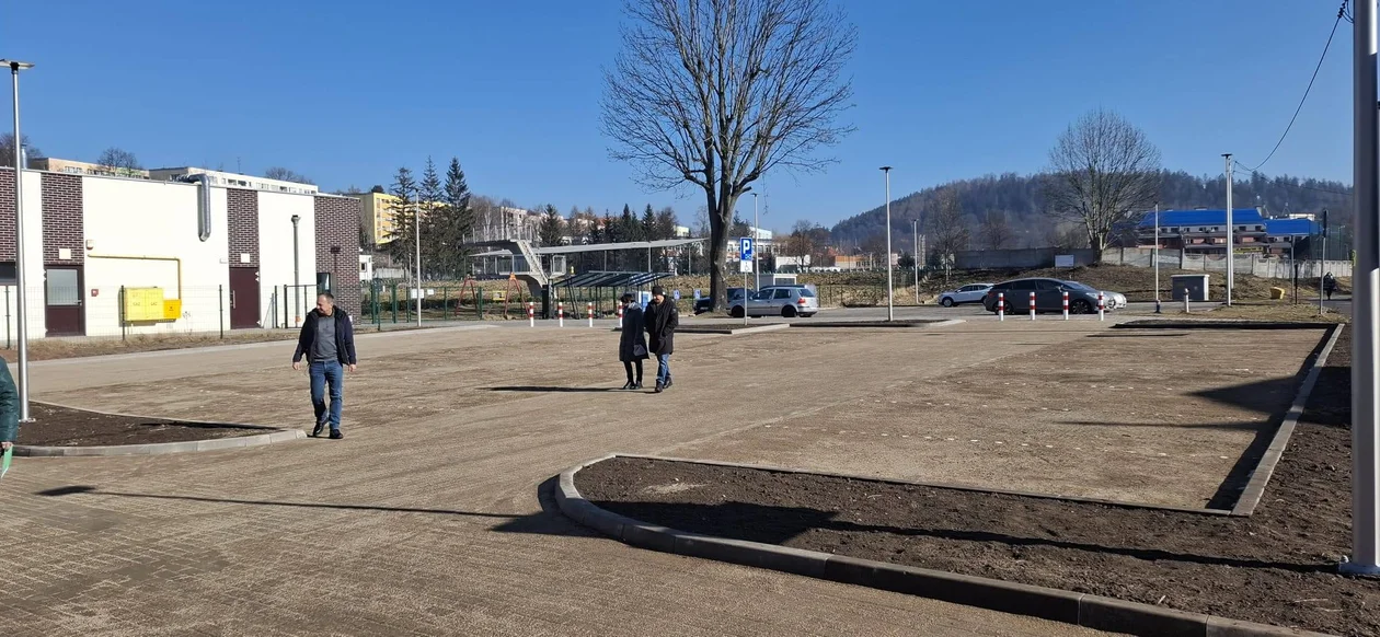 Nowa Ruda. Zakończono rozbudowę parkingu przy ul. Fredry [zdjęcia]