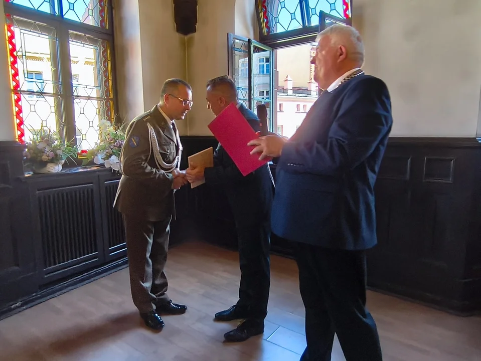 Lekarze z sercem uhonorowani w Nowej Rudzie! Wzruszająca uroczystość w ratuszu [zdęcia]