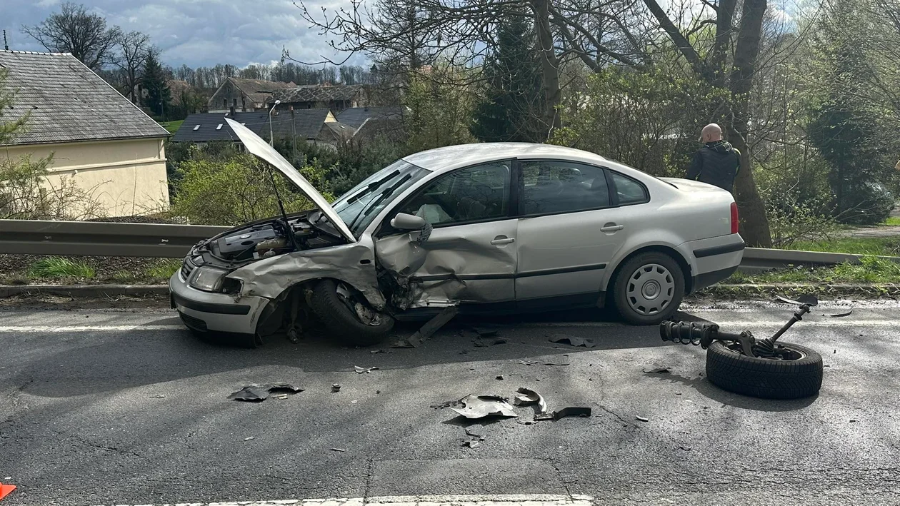 Szalejów Górny. Kolizja na krajowej ósemce. Są poszkodowani