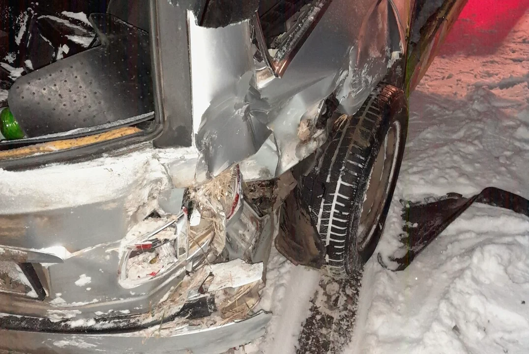 Wypadek BMW na drodze Bobolice - Sieroszów