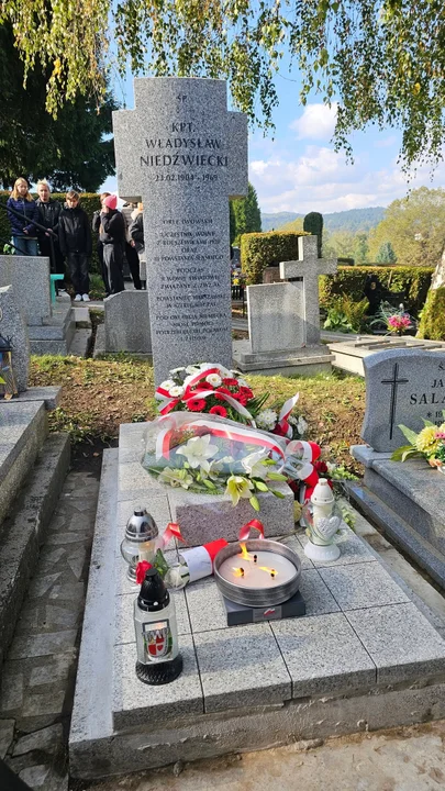 Polanica-Zdrój. Uroczystość poświęcenia pomnika bohatera wojennego Władysława Niedźwieckiego [galeria]