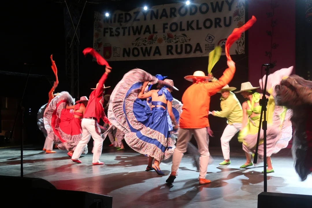 Nowa Ruda. Rozpoczął się Międzynarodowy Festiwal Folkloru [galeria]