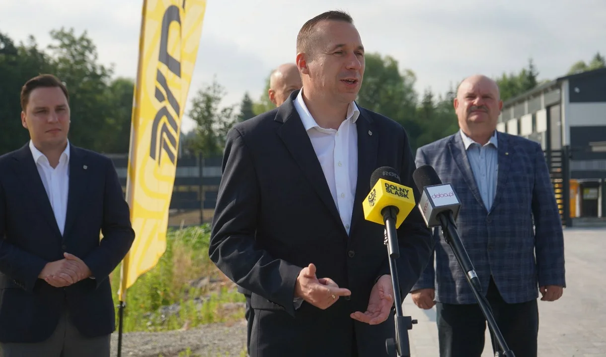 Dzięki programowi „Dolny Śląsk na Dobrej Drodze” sukcesywnie modernizujemy kolejne odcinki dróg wojewódzkich w całym regionie – Paweł Gancarz, Marszałek Województwa Dolnośląskiego.