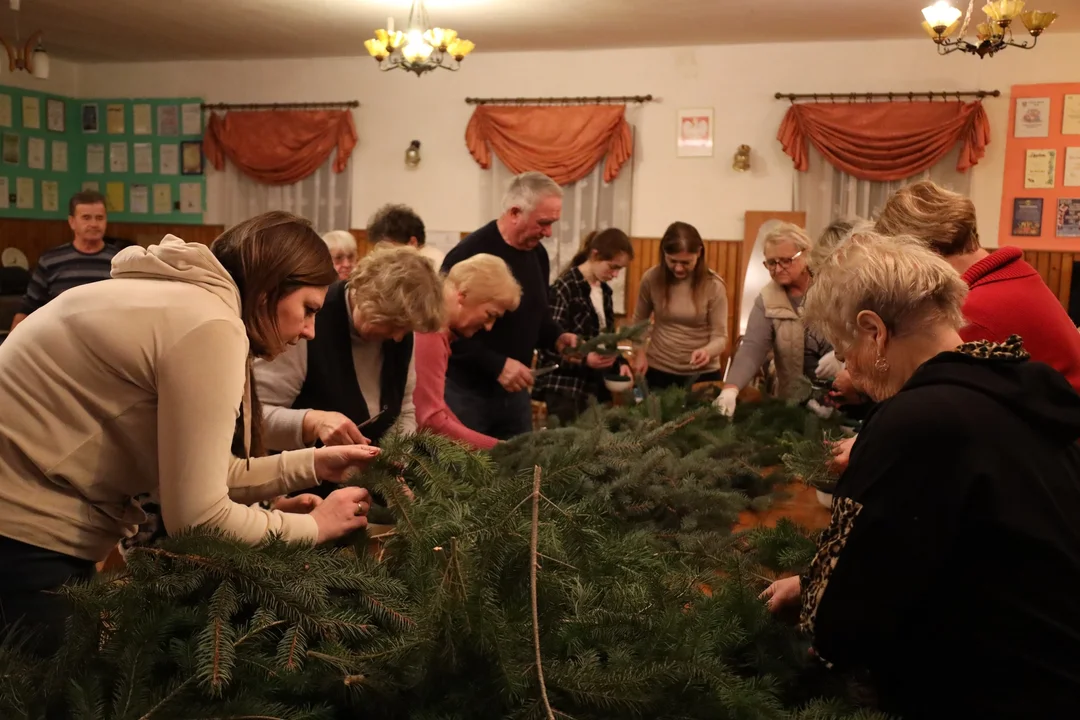Gmina Szczytna. Warsztaty "Ozdoby Bożonarodzeniowe" w Wolanach [galeria]