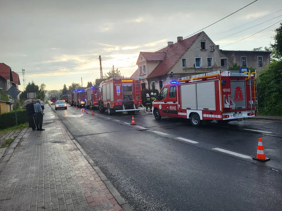 Trzebieszowice. Wybuch butli z gazem i pożar mieszkania [aktualizacja]