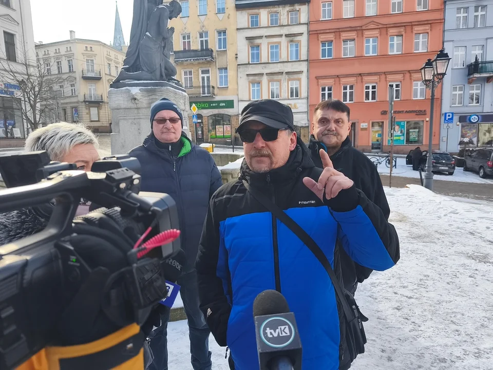 Nowa Ruda. Protest mieszkańców ulic objętych SPP. Domagają się abonamentu parkingowego [galeria]