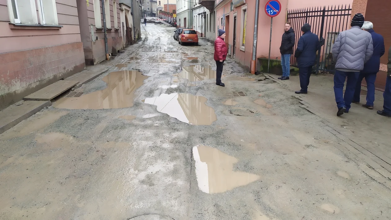 Nowa Ruda. Mieszkańcy remontowanej ulicy Kościelnej niezadowoleni