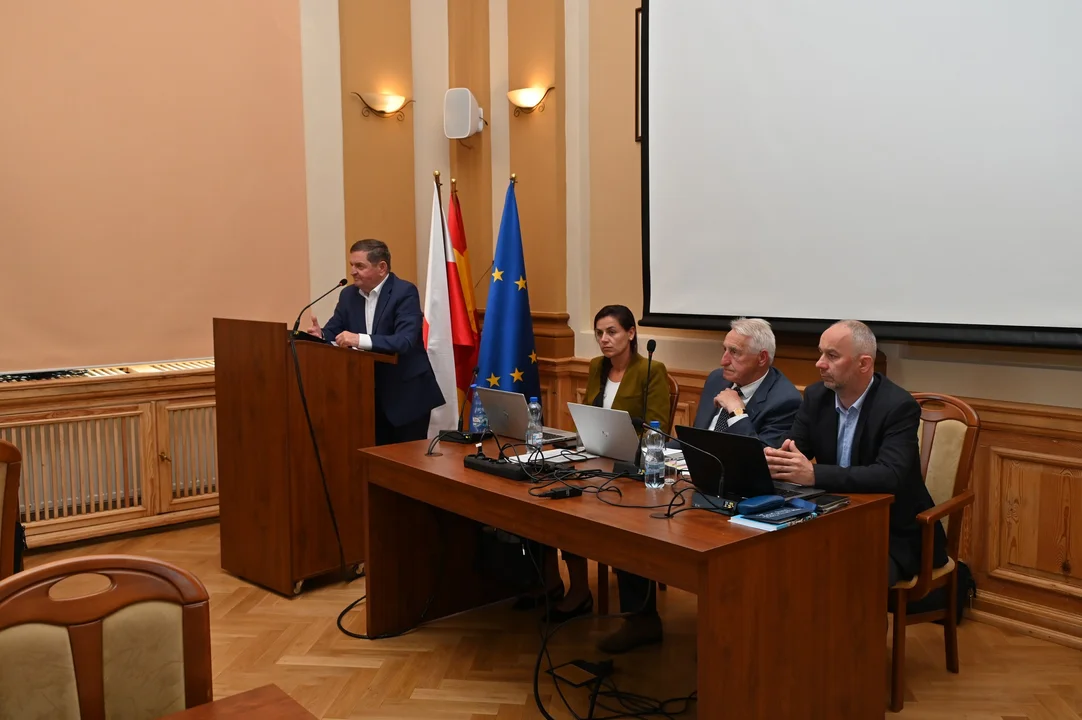 VII Sesja Rady Powiatu Kłodzkiego. Absolutorium dla Zarządu [galeria]