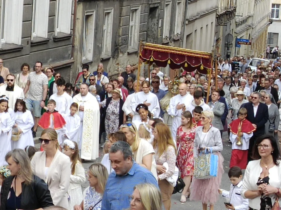 Boże Ciało w Nowej Rudzie. Ulicami przeszła uroczysta procesja [galeria] - Zdjęcie główne