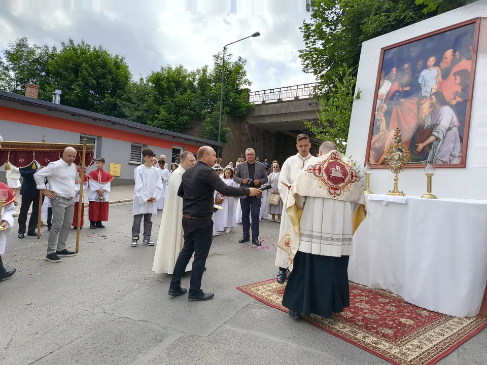 Boże Ciało w Nowej Rudzie. Ulicami przeszła uroczysta procesja [galeria]