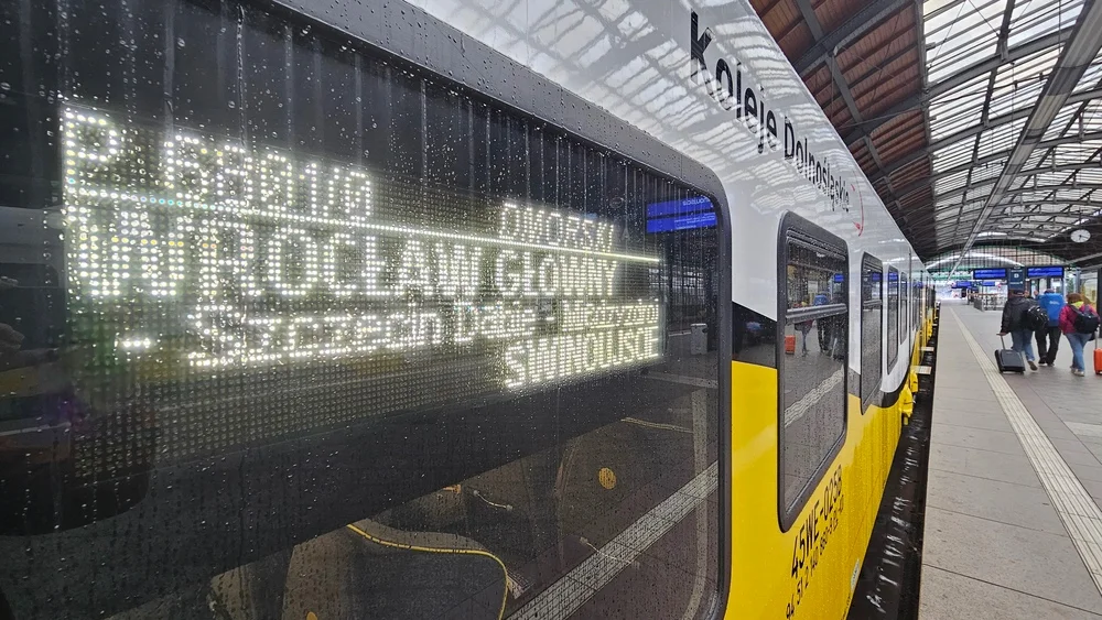 Wakacyjny hit Kolei Dolnośląskich wraca na tory! Z Dolnego Śląska prosto nad Bałtyk