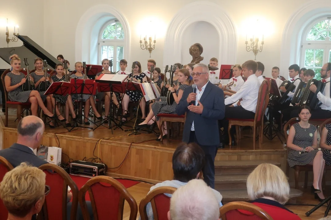 Duszniki-Zdrój. Cudowny koncert muzyki filmowej (i nie tylko) na deskach Teatru Zdrojowego.