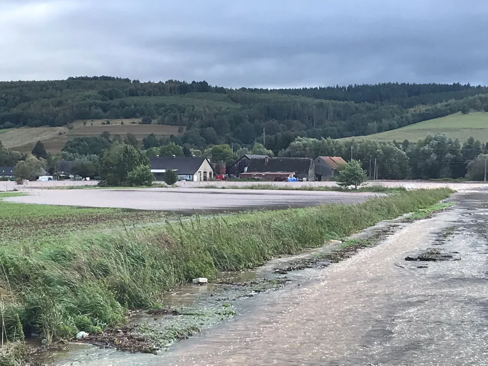 Gmina Radków. Utrudnienia na drodze między Ścinawką Dolną a Roszkowem